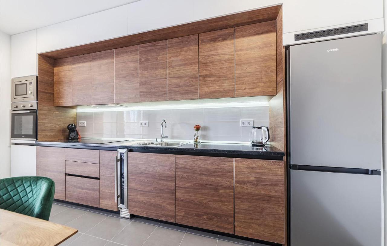 Amazing Apartment In Premantura With Kitchen 外观 照片