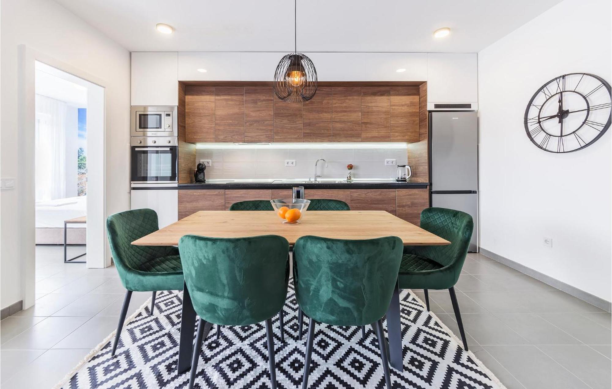 Amazing Apartment In Premantura With Kitchen 外观 照片